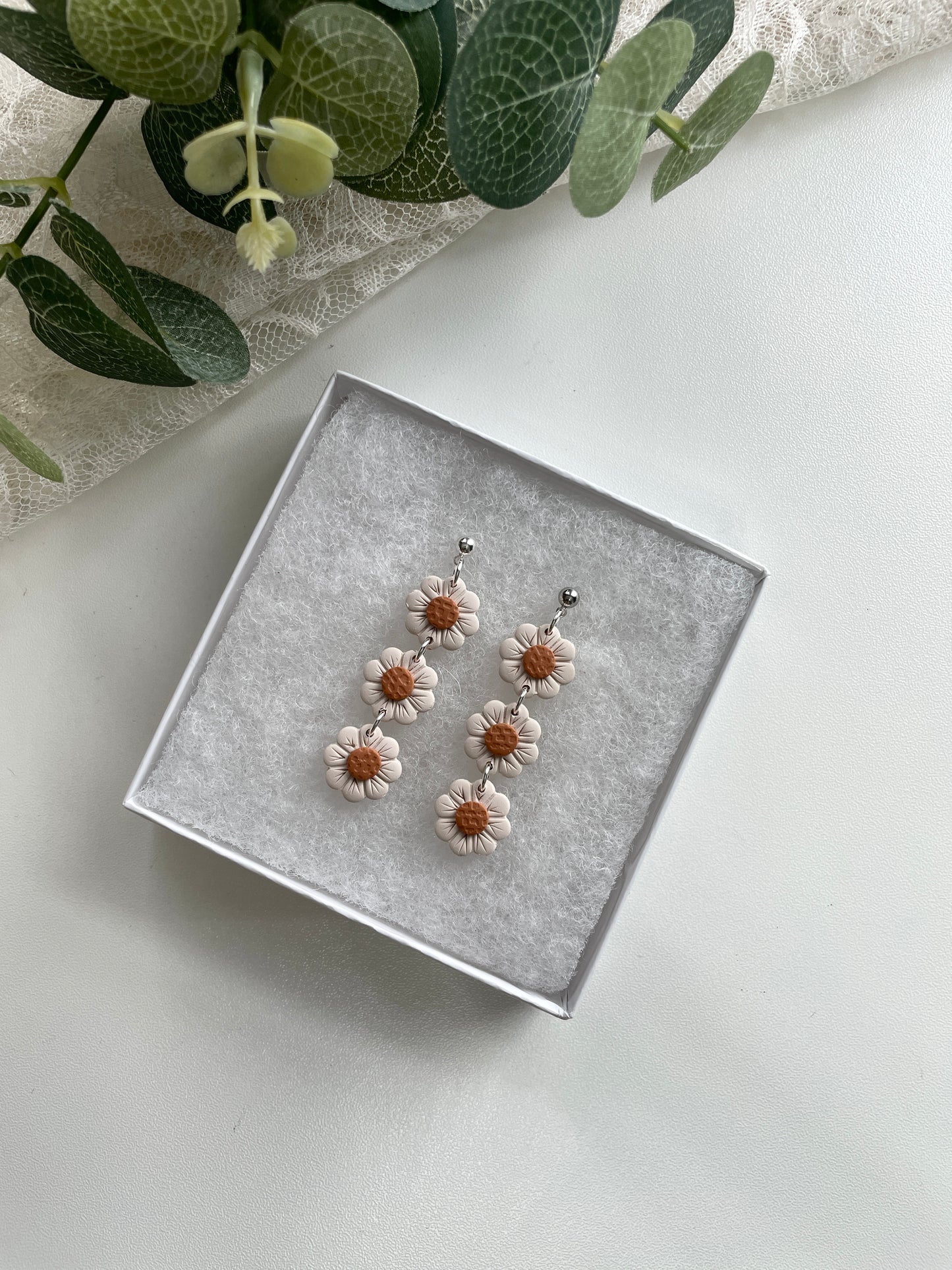 Trio Daisy Dangles -Wholesale