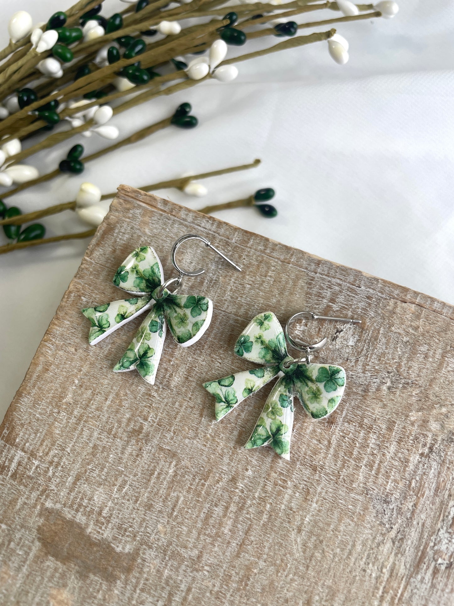 Clover Bows