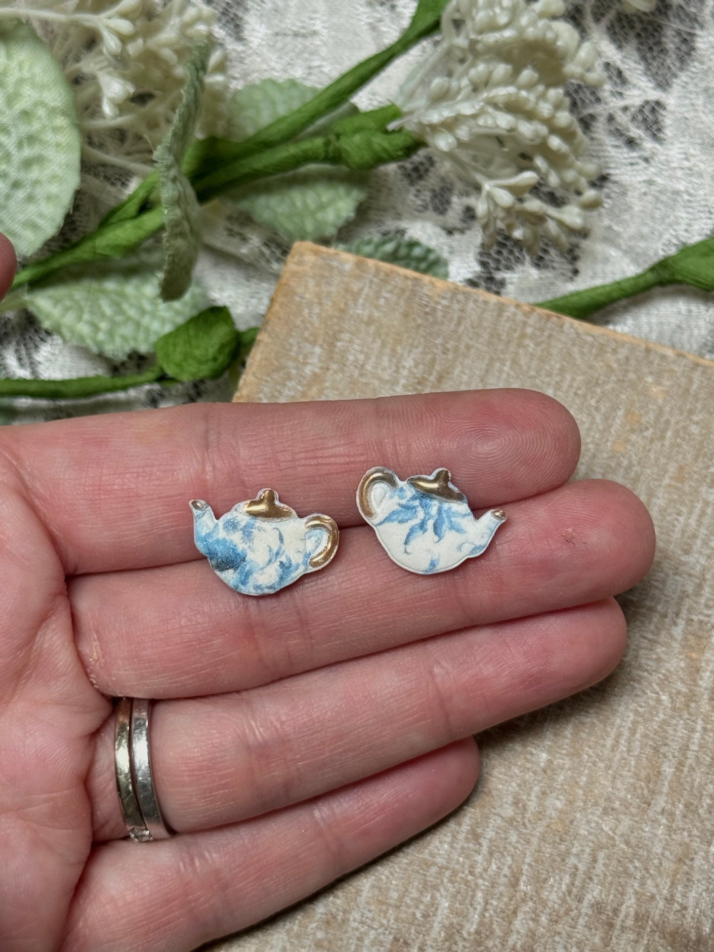 Blue and White Porcelain Teapot Studs
