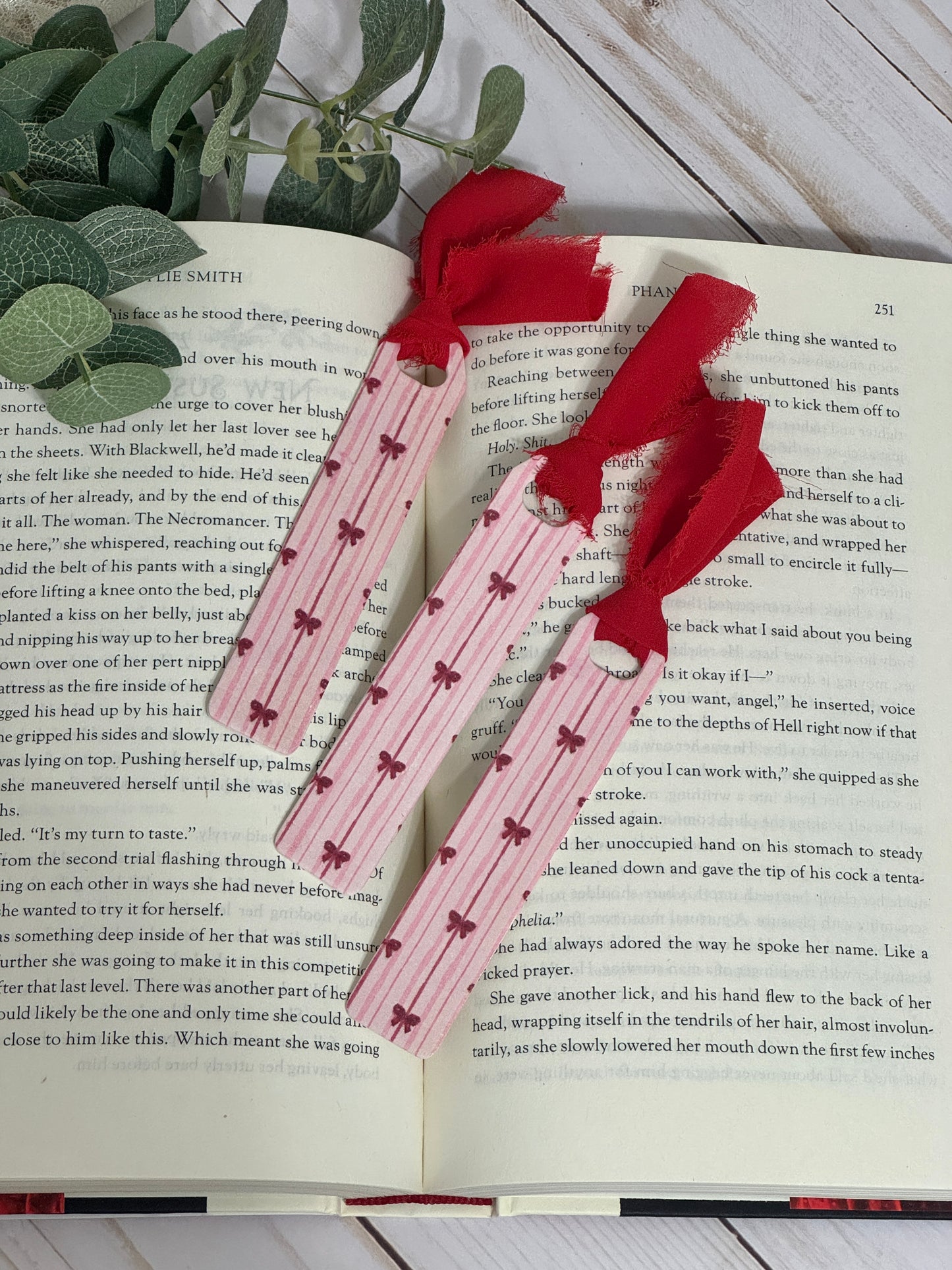 Red Bow Patterned Bookmark