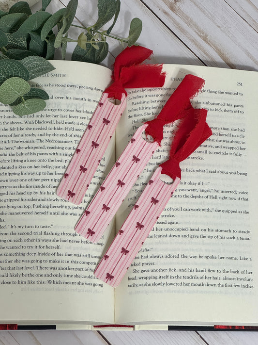 Red Bow Patterned Bookmark