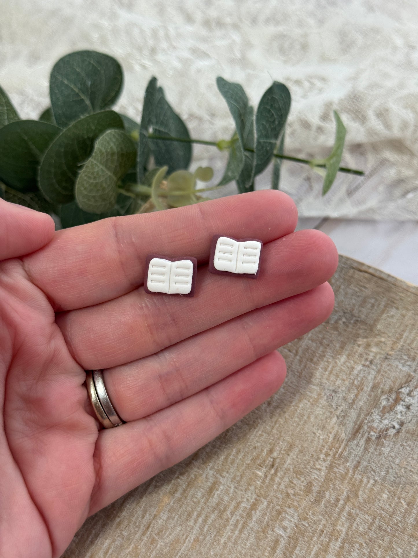 Romance Reader Studs